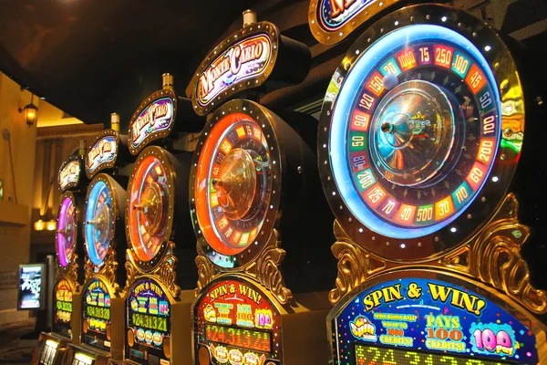 monggo777 Wolf Gold bonus feature showing free spins trigger and multiplier symbols